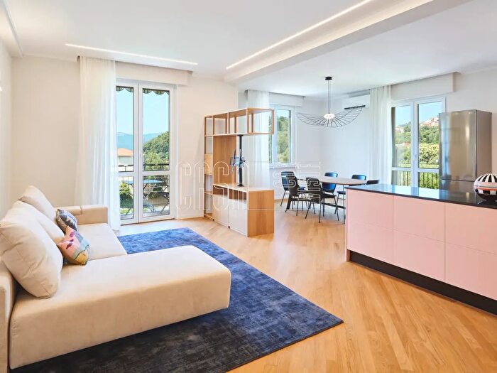 Appartamento quadrilocale in vendita in Via Biaggini II Traversa, Lerici
