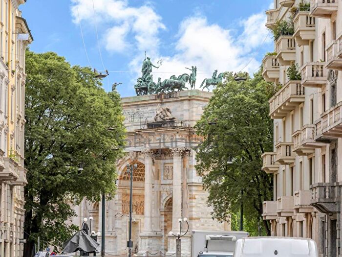 Appartamento trilocale in affitto in Via Giuseppe Francesco Piermarini, Arco della Pace, Milano