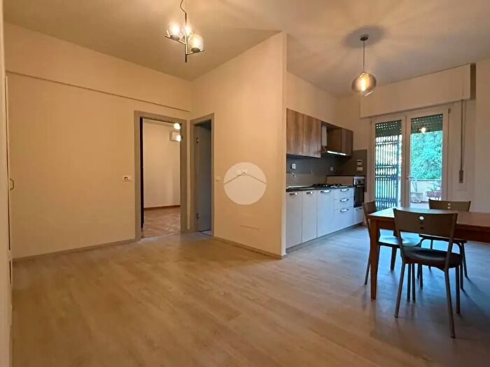 Appartamento trilocale in affitto in Via Alberto Franchetti, Firenze