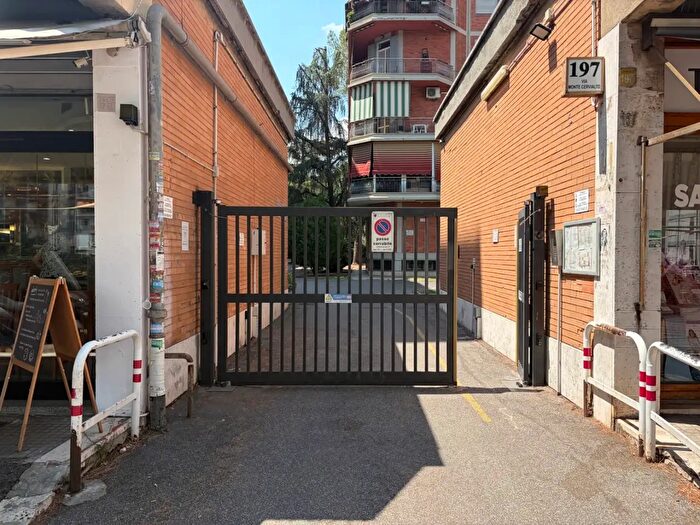 Appartamento trilocale in affitto in Via Monte Cervialto, Roma