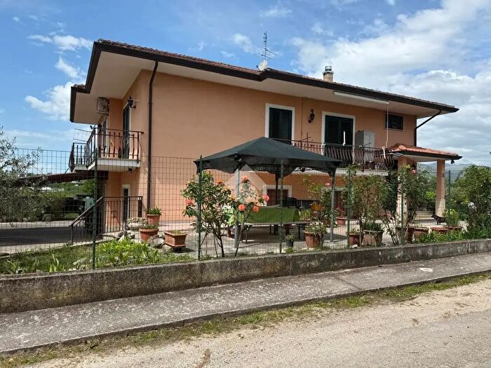 Casa con 8 locali in vendita in Via SantAngelo, Cassino
