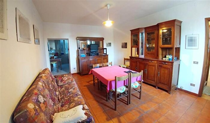 Appartamento con 10 locali in vendita in Sale