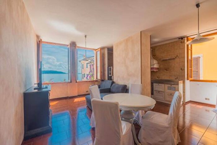 Appartamento quadrilocale in vendita in Via Maggio, Gargnano