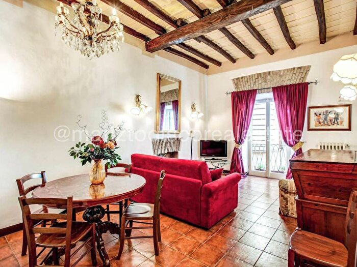 Appartamento trilocale in affitto in Piazza de' Ricci, Via Giulia, Roma