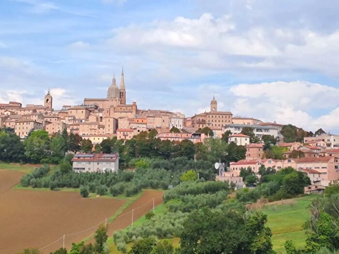 Appartamento con 6 locali in vendita in Contrada Lanternone, Ostra Vetere