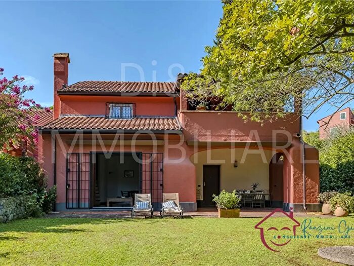 Casa con 7 locali in vendita in Via Praglione, Garlenda