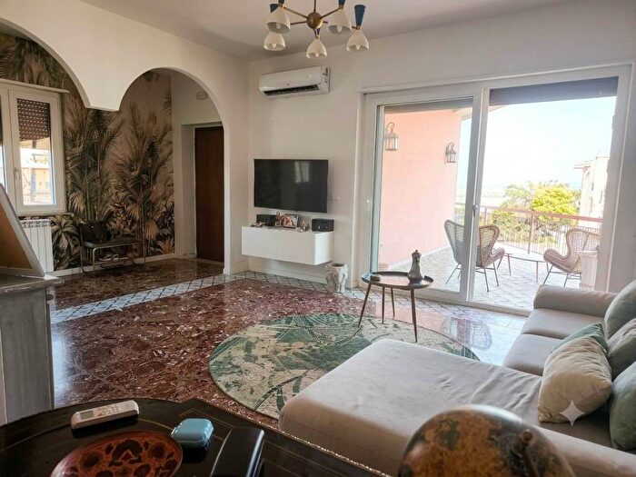 Appartamento quadrilocale in affitto in Via Reggio Campi, Centro Storico, Reggio Calabria