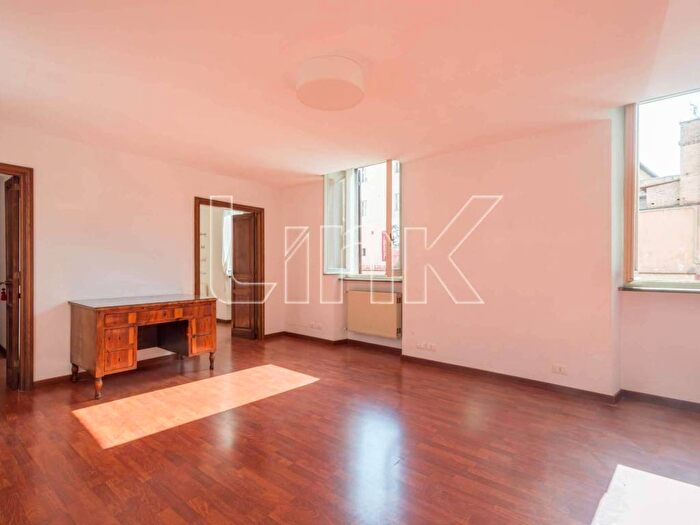 Appartamento trilocale in affitto in via Capo Le Case, Spagna, Roma