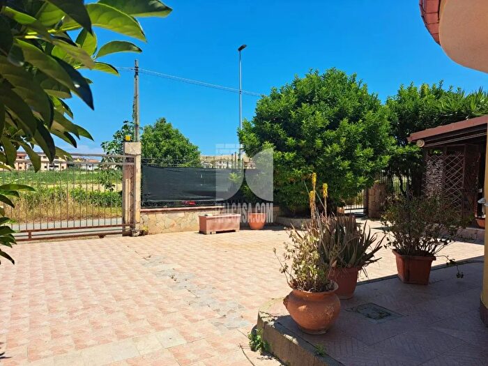 Casa in vendita in Via Alaska, Crotone