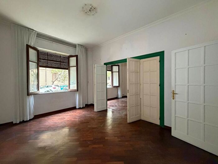 Appartamento con 6 locali in affitto in Via Catania, Politeama Ruggiero Settimo, Palermo