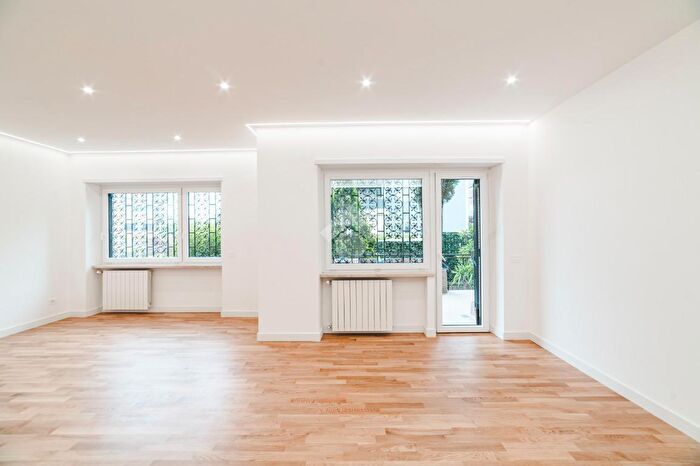 Appartamento trilocale in vendita in Via Misurina, Roma