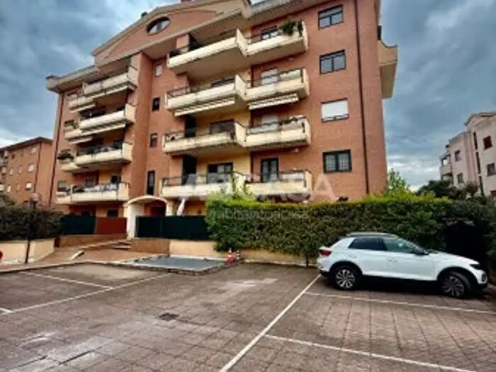 Appartamento quadrilocale in vendita in Via Vittorio Marandola, Velletri