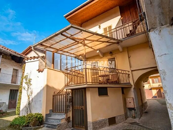 Casa con 6 locali in vendita in Via Bernardo Chiatello Vcl Piave, Levone