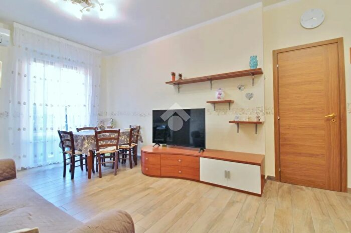 Appartamento trilocale in vendita in Via Jacopo Dentici, Voghera