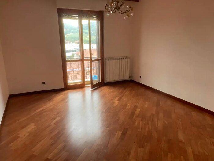 Appartamento con 5 locali in vendita in Via Bennani, Fabriano