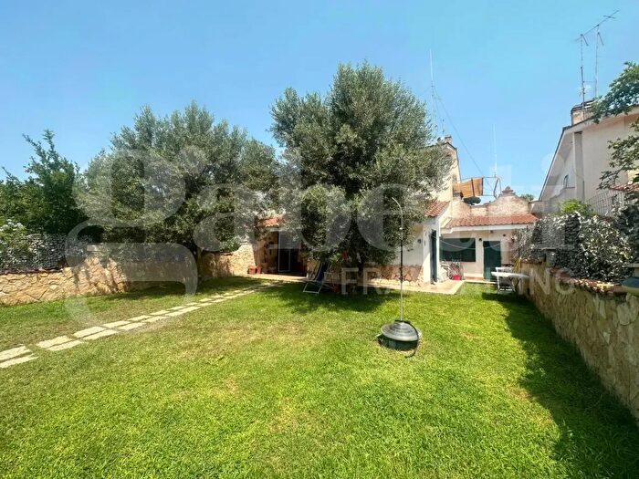 Appartamento trilocale in vendita in Via Cedrino, Ardea