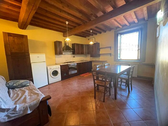 Appartamento quadrilocale in vendita in Via Provinciale Lucchese, Uzzano