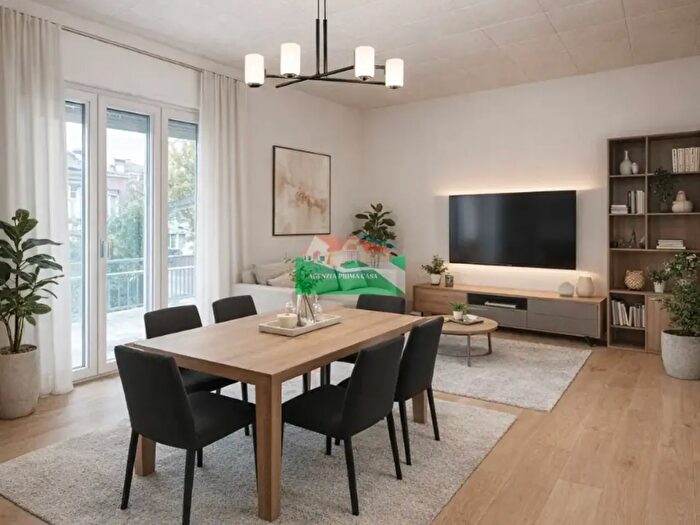 Appartamento con 10 locali in vendita in Viale Sapri, Ravenna