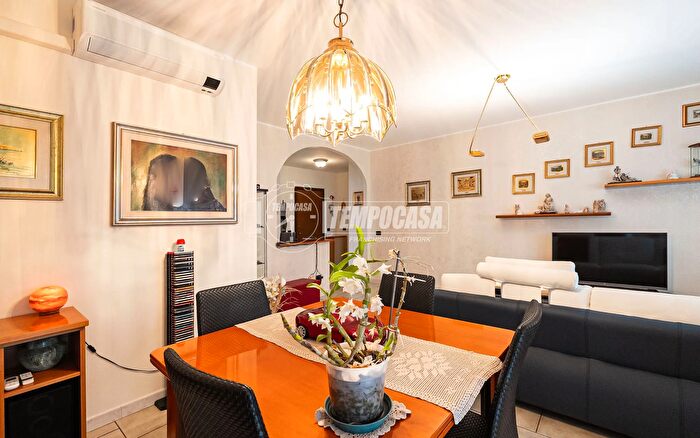 Appartamento trilocale in vendita in Via Borromeo dAdda, Solaro