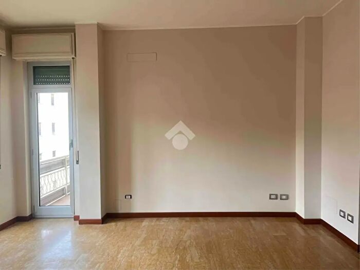 Appartamento trilocale in affitto in Via Pietro Bulloni, Brescia