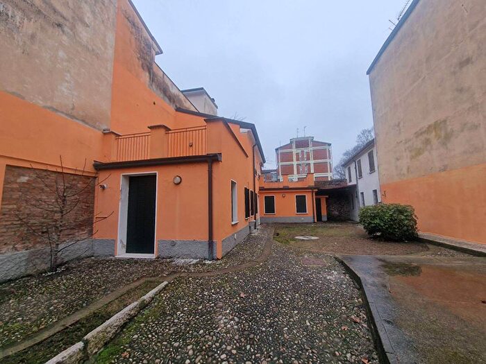 Casa quadrilocale in affitto in Piazza Stretta, Centro, Mantova