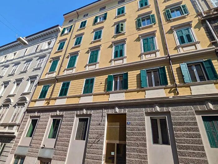 Appartamento trilocale in vendita in Trieste