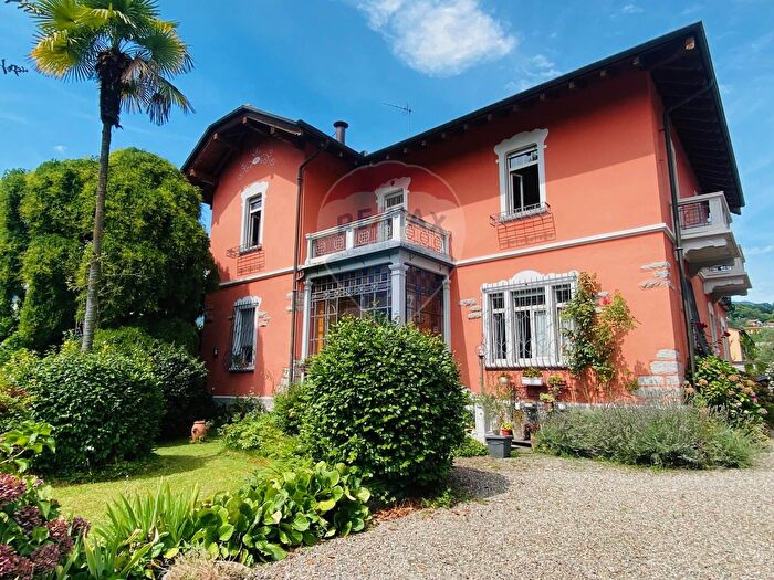 Casa con 8 locali in vendita in Corso Cairoli, Verbania