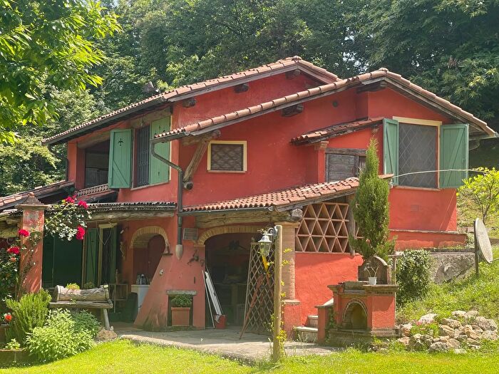 Casa con 5 locali in vendita in Camaiore