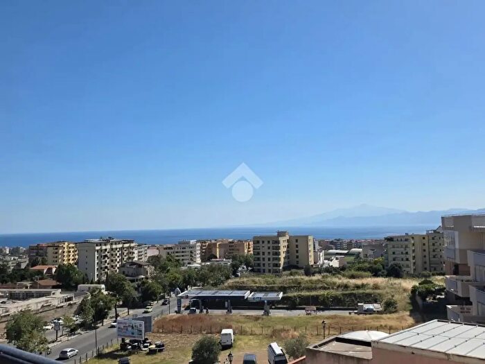 Appartamento trilocale in affitto in Diramazione Caprai, Reggio di Calabria