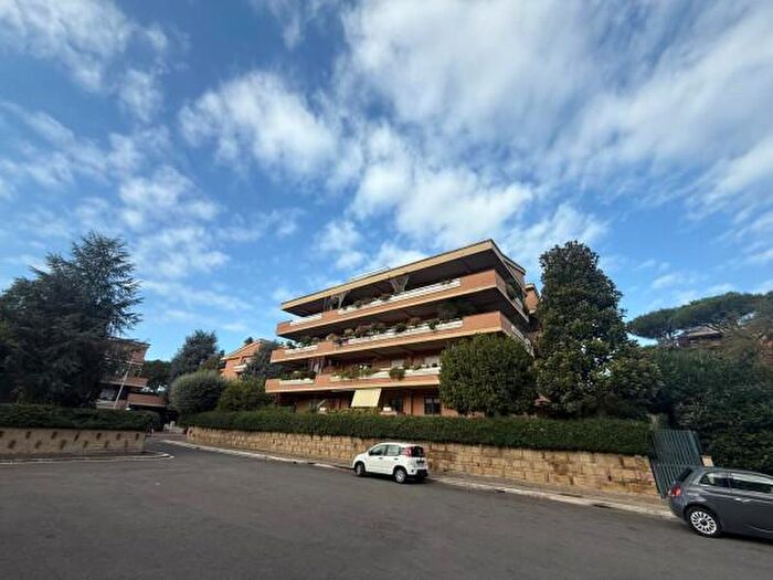 Appartamento quadrilocale in vendita in Via Pietro De Francisci, Roma