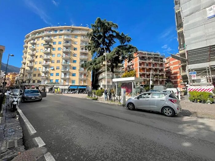 Appartamento trilocale in vendita in Via Grotta San Biagio, Castellammare Di Stabia