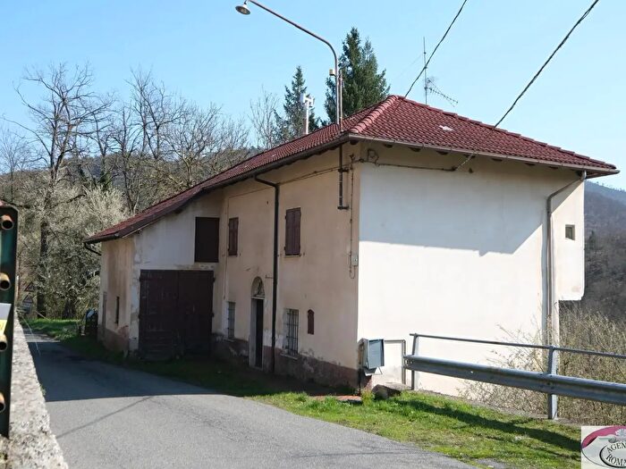 Casa con 7 locali in vendita in Sp, Pareto