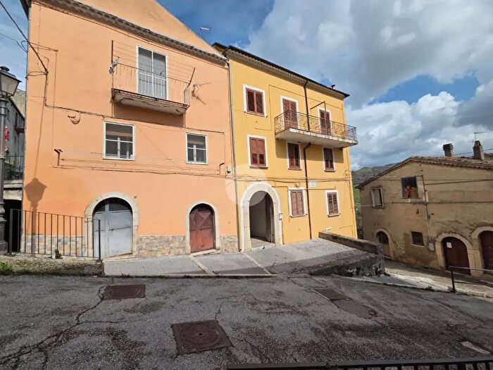Appartamento quadrilocale in vendita in Via Santa Lucia, Ripalimosani