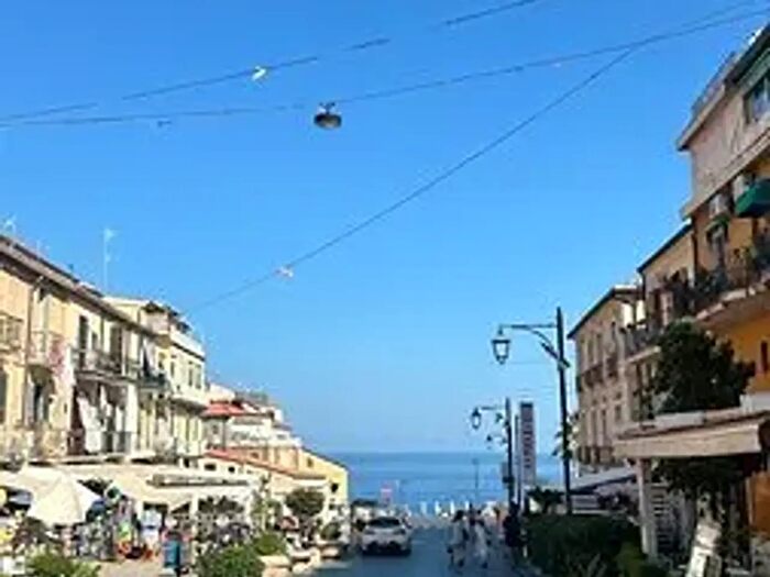 Appartamento con 14 locali in vendita in Centro Storico Snc, Tropea