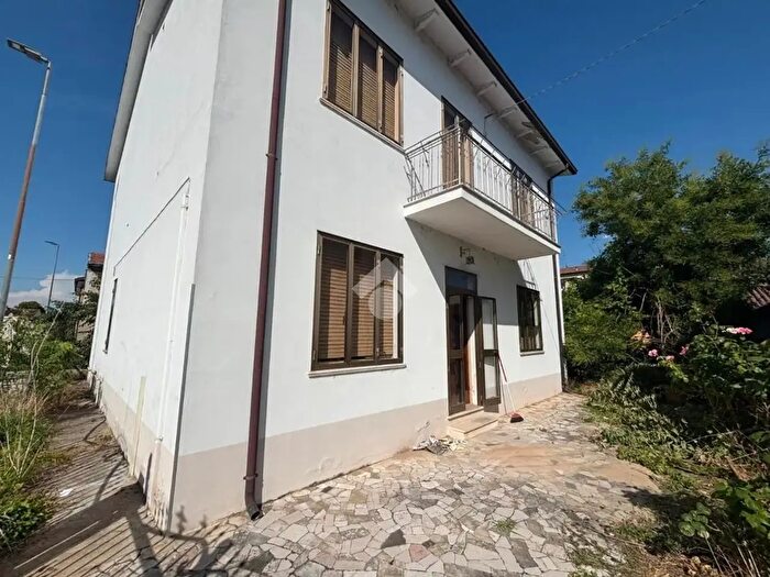Casa con 6 locali in vendita in Via C Forlanini, Mantova