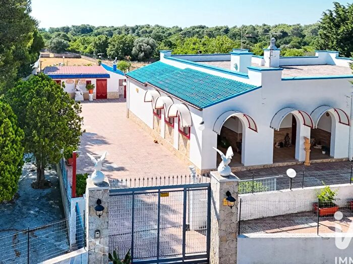 Casa con 14 locali in vendita in Strada Franzullo G, Martina Franca