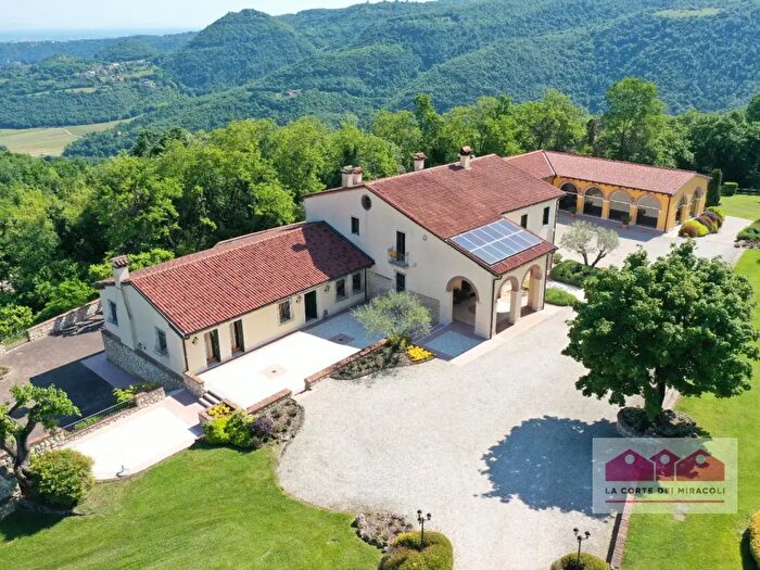 Casa con 9 locali in vendita in Via Zambalda, Arcugnano