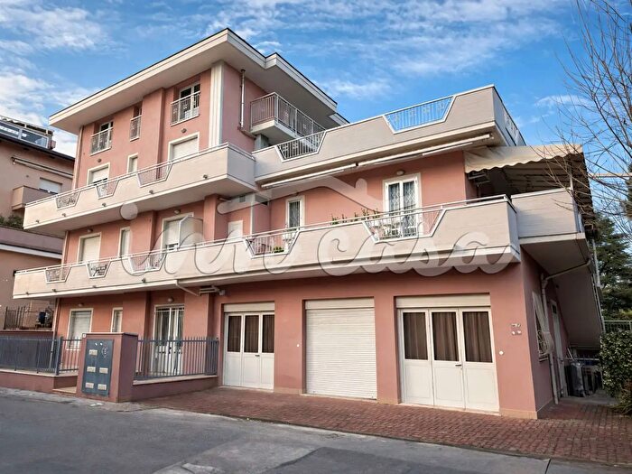 Casa con 10 locali in vendita in Rimini