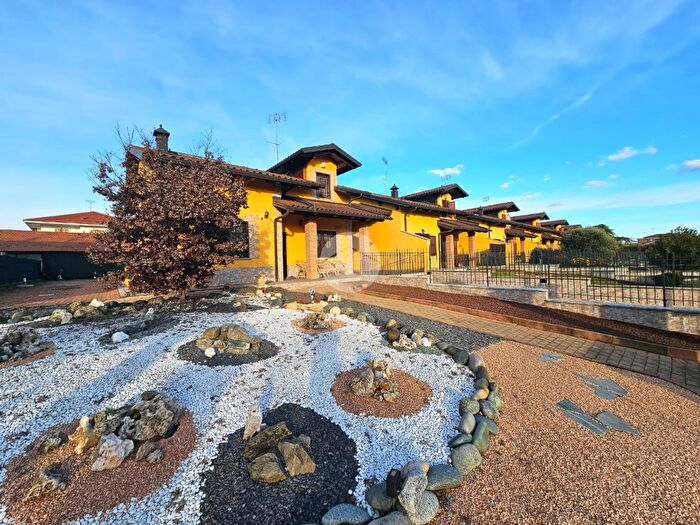 Casa con 6 locali in vendita in Via Giuseppe Garibaldi, Torrazza Piemonte