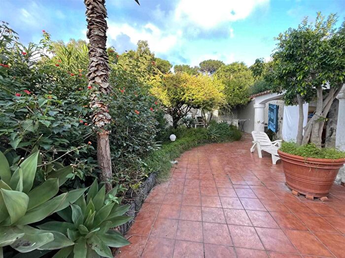 Appartamento quadrilocale in vendita in Via Baiola, Forio