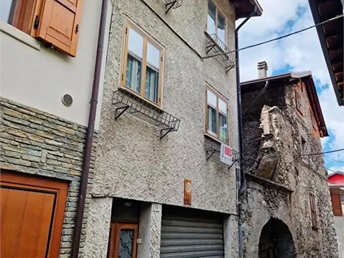 Casa con 7 locali in vendita in Via Fonatti, Edolo