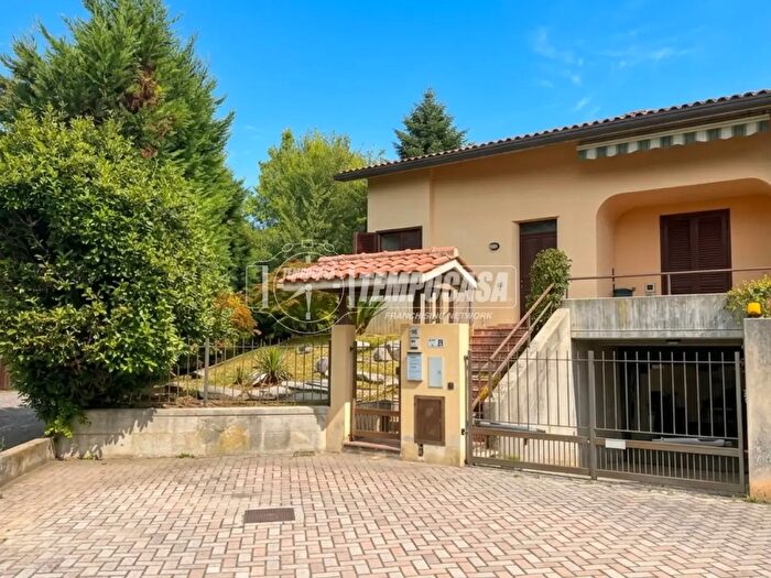 Casa con 5 locali in vendita in Via Filippo Turati, Usmate Velate