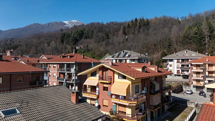 Appartamento trilocale in vendita in Via Crissolo, Paesana