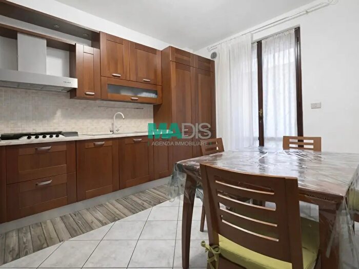 Appartamento trilocale in vendita in Via Garigliano, Prato