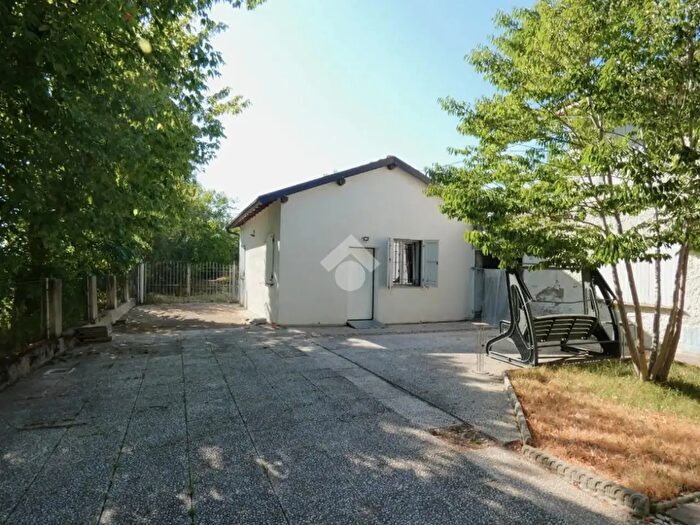 Casa con 5 locali in vendita in Via Ponte Forca, Cadelbosco Di Sopra
