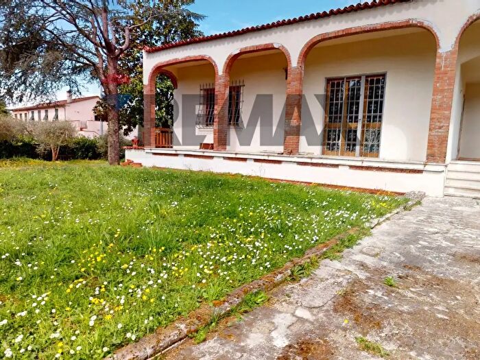 Casa con 15 locali in vendita in Capannori