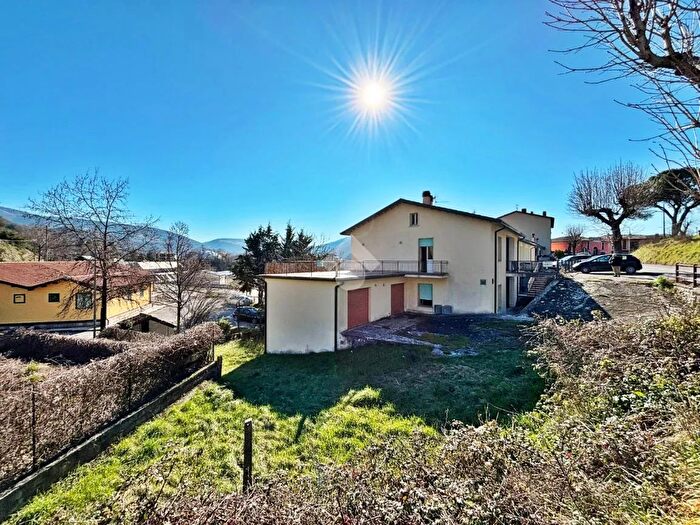 Casa con 10 locali in vendita in Strada Septempedana, Nocera Umbra