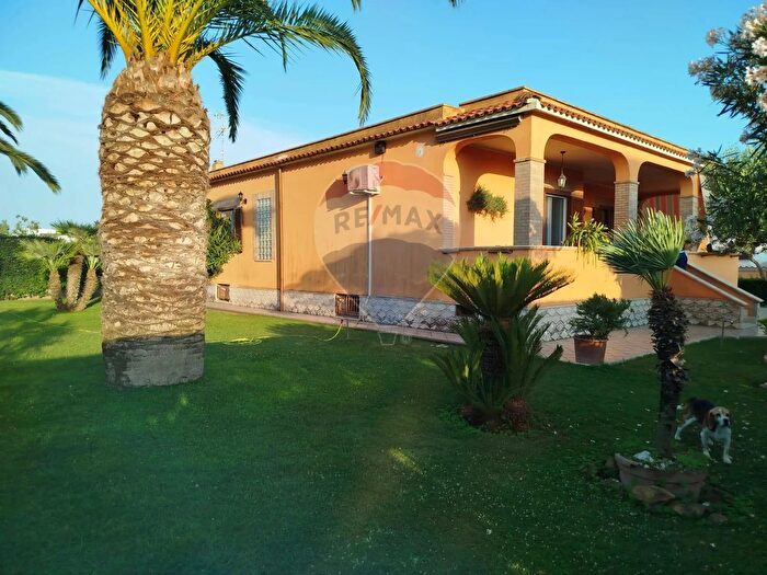 Casa con 8 locali in vendita in Via Gubbio, Nettuno