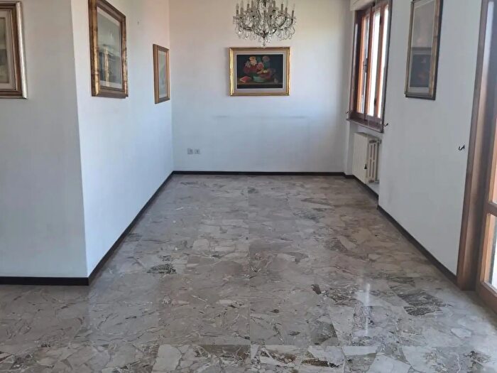 Appartamento con 6 locali in vendita in Cecina