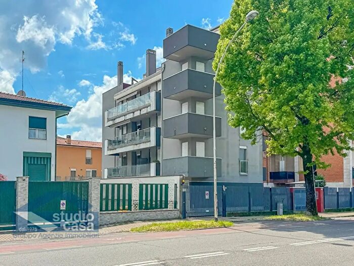 Appartamento trilocale in vendita in Viale Milano, Lodi